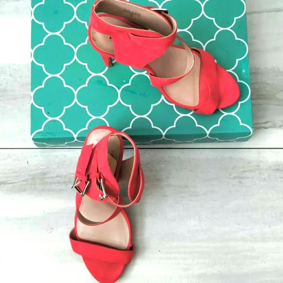 Parker and sky ankle strap heels - Picture 2 of 8